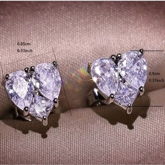 Beautiful Cubic Zirconia stud Earrings, Heart Shaped, NEW - Picture 2 of 4